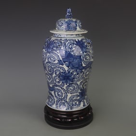 BLUE AND WHITE FISH AND SEA PATTERN GENERAL STYLE PORCELAIN VASE