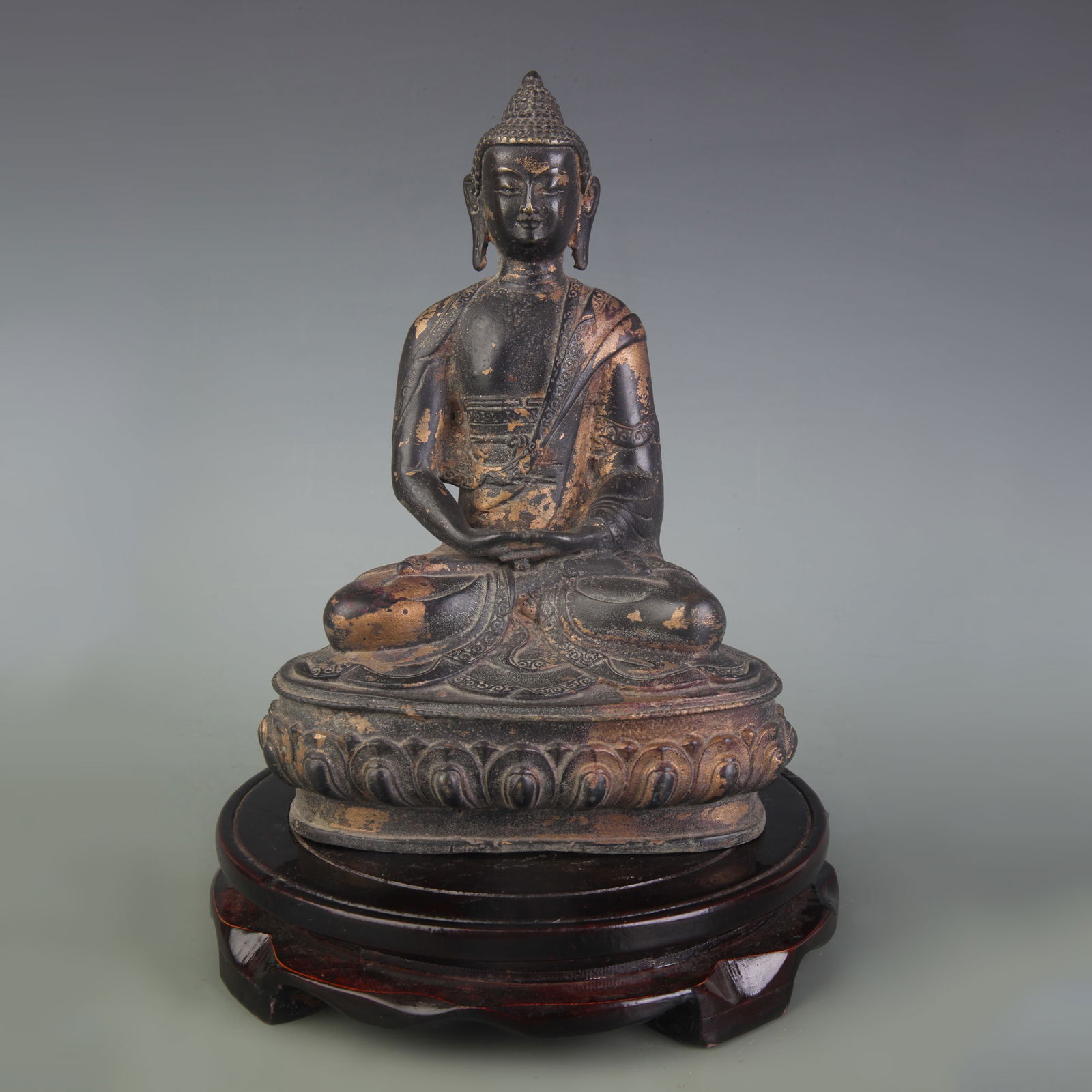 A FINE BRONZE AMITABHA BUDDHA STATUE (1 of 5)