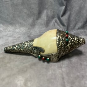 TIBETAN BUDDHIST RITUAL CONCH WITH SILVER AND GEMSTONE INLAY