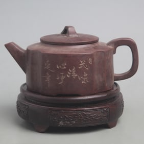 A FINELY MADE ZI SHA TEAPOT