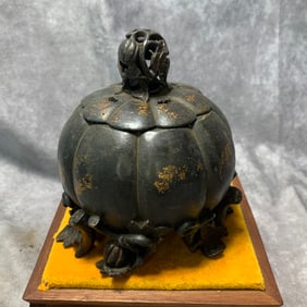 GILDED BRONZE GOURD-PATTERNED FOOTED INCENSE BURNER