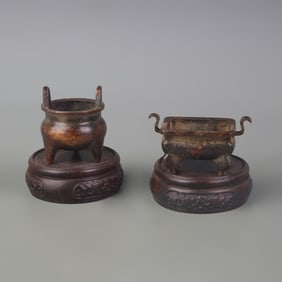 SET OF SMALL TRIPOD CENSER WITH EARS AND SQUARE INCENSE BURNER