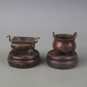 SET OF SMALL TRIPOD CENSERS WITH EARS