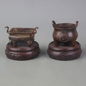 SET OF SMALL TRIPOD CENSERS WITH EARS