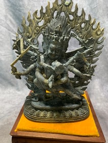 A FINE TIBETAN BUDDHIST BRONZE STATUE