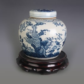 BLUE AND WHITE FLORAL PORCELAIN JAR