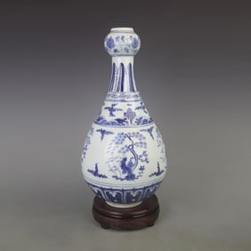 BLUE AND WHITE GARLIC-SHAPED VASE WITH PINE TREE PATTERN