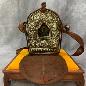 A FINELY MADE TIBETAN GAWU PENDANT