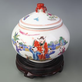 FAMILLE ROSE FIGURE-PATTERNED PORCELAIN JAR