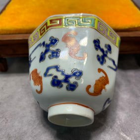 FAMILLE ROSE FORTUNE PATTERN EIGHT-SIDED CUP