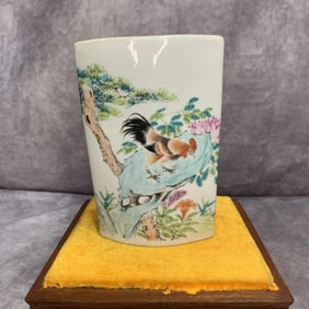 A FINE BIRD AND TREE PATTERN PORCELAIN WALL FLOWER POT