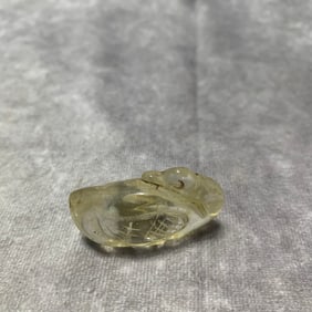 A FINE NATURAL CRYSTAL GOOSE CARVING