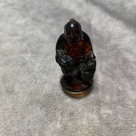 A FINE AMBER BUDDHA PENDANT