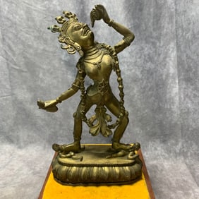 A FINE TIBETAN BUDDHIST BRONZE DAKINI STATUE