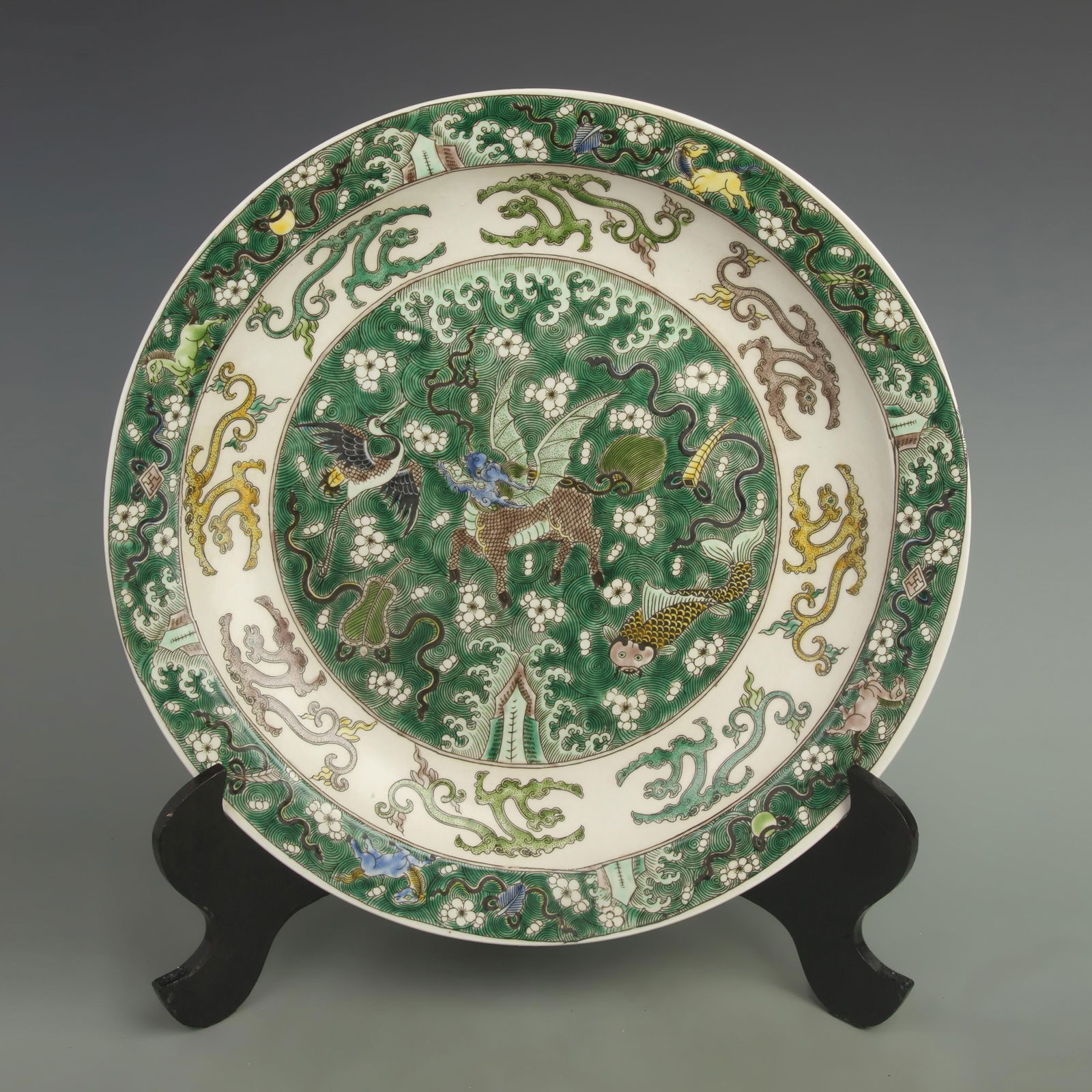 A LARGE SAN CAI COLOR FINELY PAINTED PORCELAIN PLATE (1 of 5)