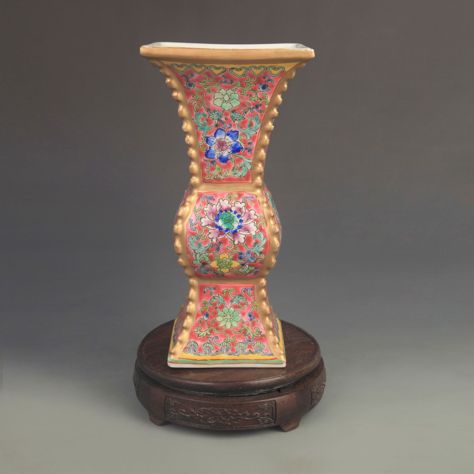 FAMILLE ROSE SQUARE-SHAPED VASE WITH RAISED DECORATION: Qing Dynasty Qian Long Period, High: 10.2 inch; Diameter: 5.10 inch;