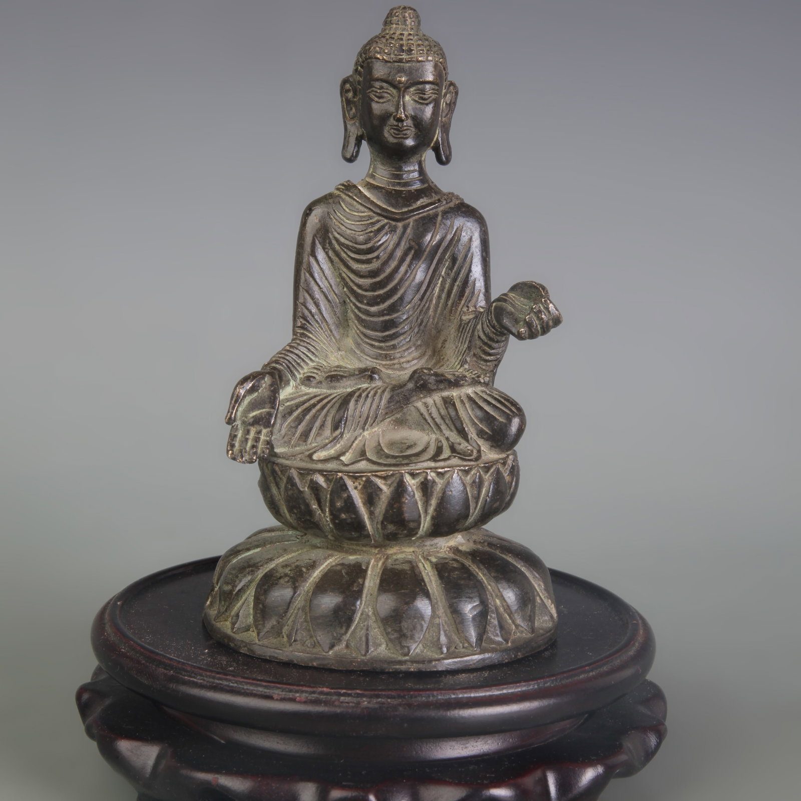 A FINELY MADE BUDDHA STATUE: Song Dynasty Style; Width: 3.1 inch; High: 5.2 inch;