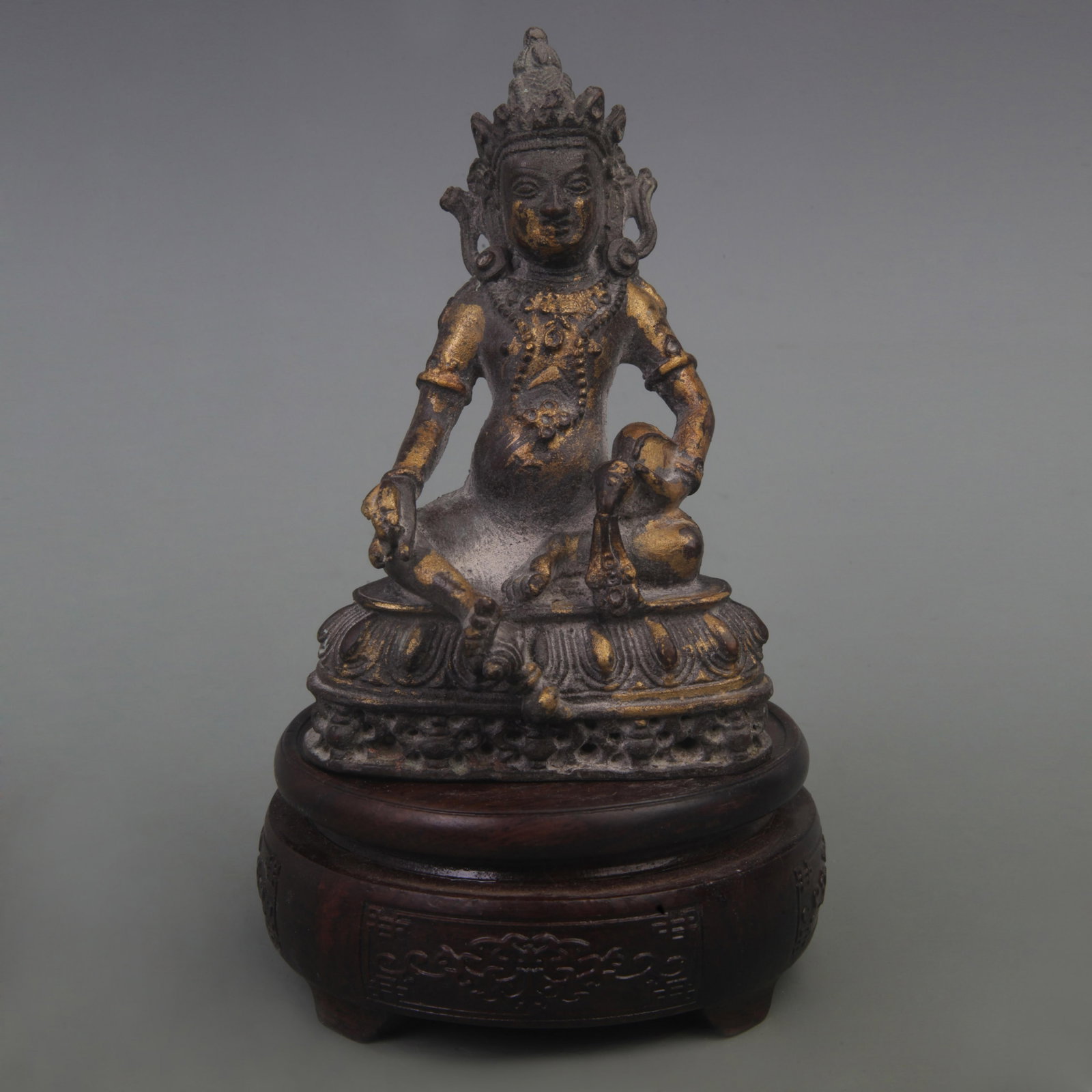 A FINE BRONZE YELLOW GOD OF WEALTH STATUE: Qing Dynasty, High: 6.1 inch