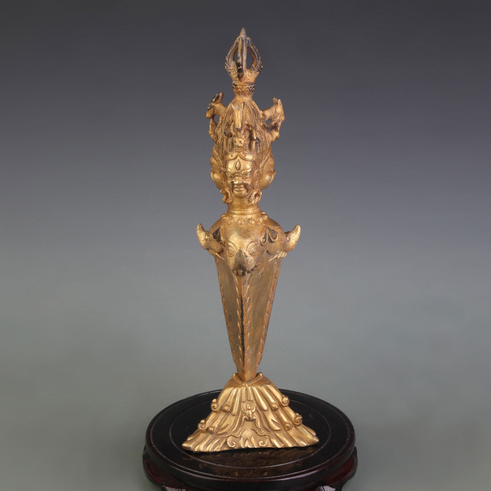 A FINE BRONZE TIBETAN BUDDHIST VAJRA PESTLE (1 of 5)