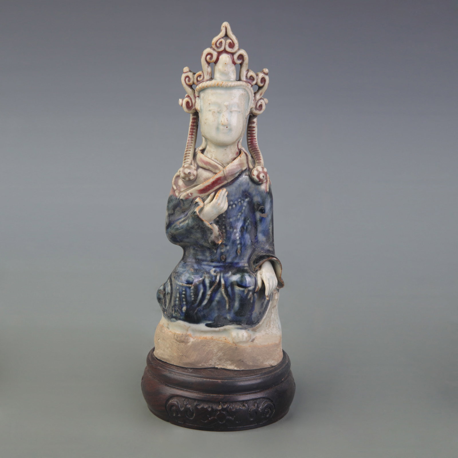 A FINE PORCELAIN BLUE-GLAZED GUANYIN STATUE: Qing Dynasty; High: 6.5 inch