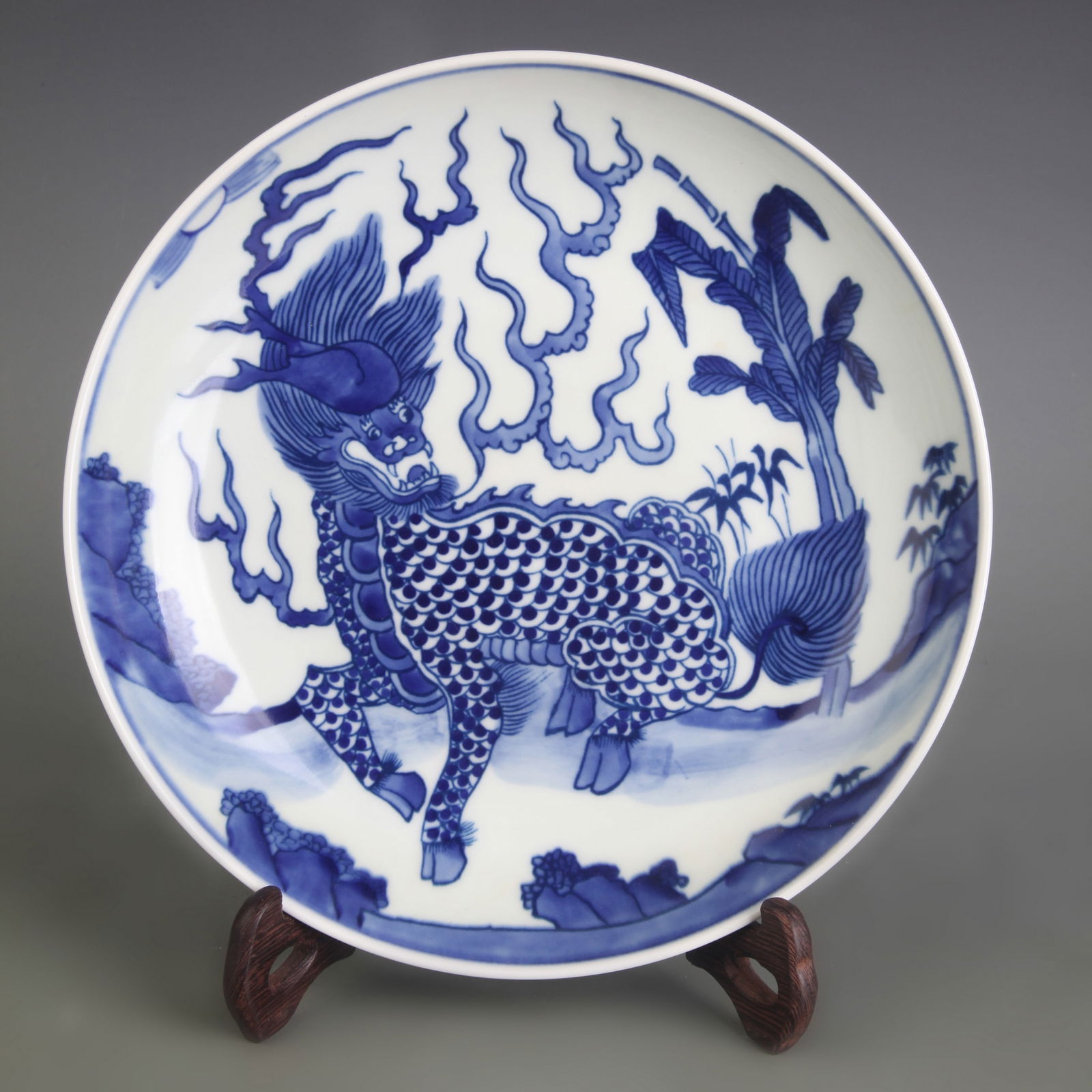 BLUE AND WHITE MYTHICAL BEAST PATTERN PORCELAIN PLATE (1 of 5)