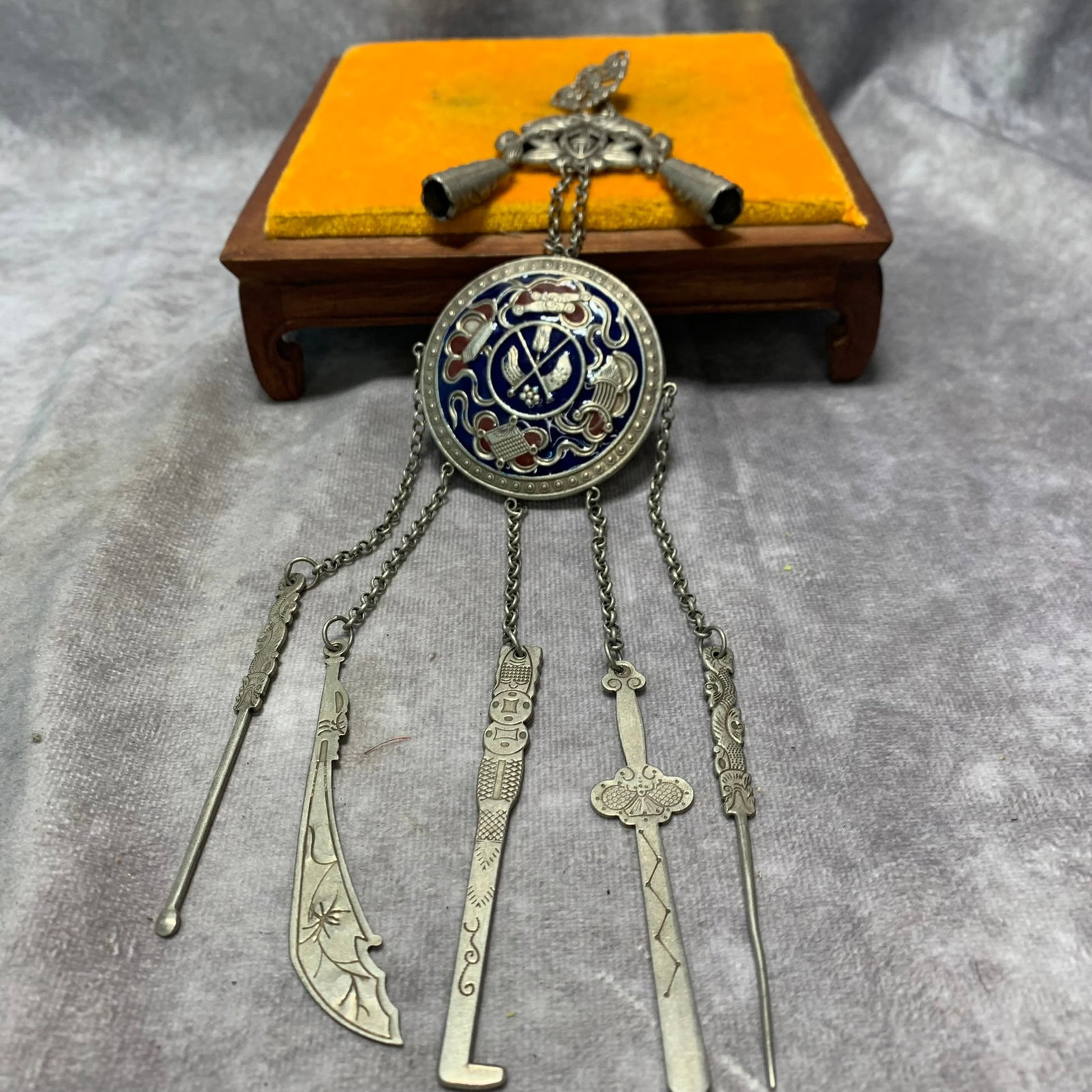 SILVER ENAMEL JEWELRY NECKLACE: Republic Period; Long: 12.5 inch; Width: 2.5 inch; High: 0.5 inch;