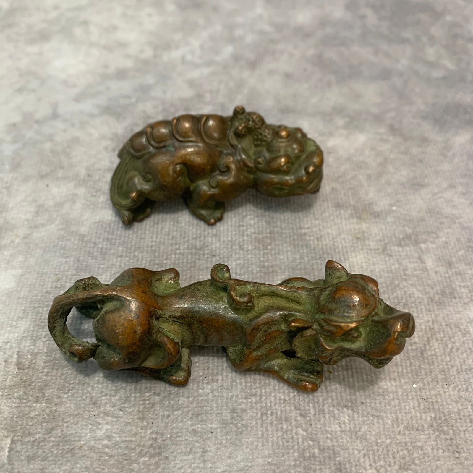 GROUP OF TWO SMALL BRONZE ANIMAL FIGURE (1 of 5)