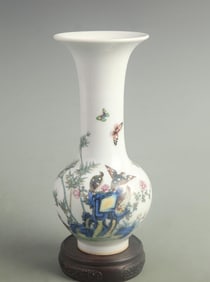 FAMILLE ROSE QUAIL AND FLOWER PATTERN PORCELAIN VASE
