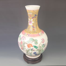 FAMILLE ROSE PORCELAIN VASE WITH FLOWER AND BIRD DESIGN