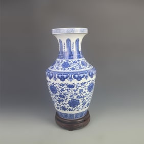 BLUE AND WHITE LOTUS PORCELAIN APPRECIATION VASE