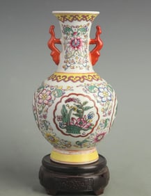A FINE ENAMEL COLOR DOUBLE EAR FLOWER VASE