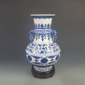 BLUE AND WHITE GLAZED ELEPHANT EAR STYLE PATTERN PORCELAIN VASE
