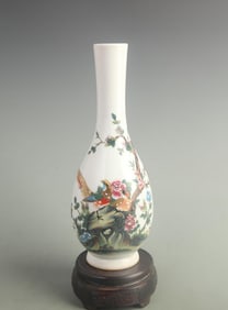 FAMILLE ROSE PHOENIX AND FLORAL PATTERN PORCELAIN VASE