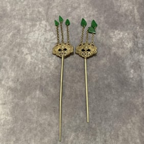 PAIR OF SMALL BRONZE AND JADE MADE HAIRPIN