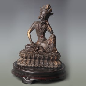 A FINE BRONZE AVALOKITESHVARA (GODDESS OF MERCY) STATUE