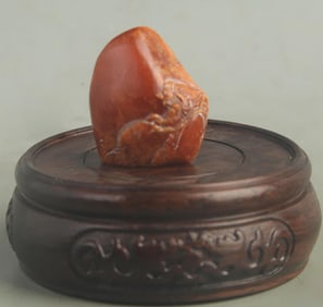 A FINELY CARVED TIAN HUANG STONE SEAL
