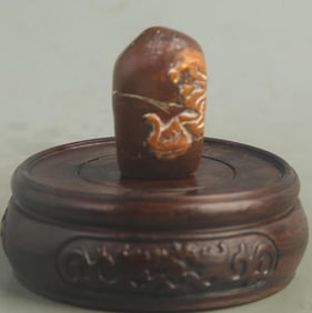 A FINELY CARVED TIAN HUANG STONE SEAL