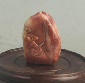 A FINELY CARVED TIAN HUANG STONE SEAL
