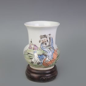 FAMILLE ROSE CHARACTER PATTERN PORCELAIN TABLE SPITTOON