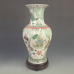 FAMILLE ROSE FISH AND ALGAE PATTERN PORCELAIN VASE