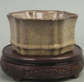 GE KILN LOTOS FLOWER STYLE PORCELAIN PEN HOLDER