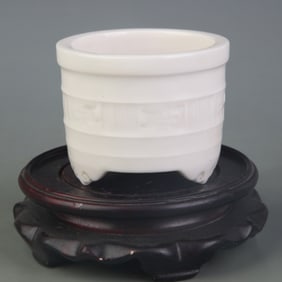 DEHUA WHITE PORCELAIN ROUND THREE-LEGGED CENSER