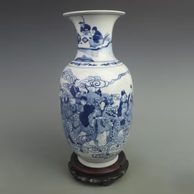 BLUE AND WHITE GOURD-SHAPED VASE WITH EIGHT IMMORTALS PAINTING