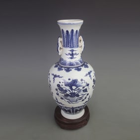 BLUE AND WHITE CRANE PATTERN DOUBLE EAR VASE