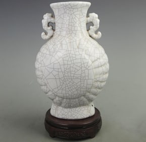 WHITE COLOR BEAST EAR MOON STYLE PORCELAIN FLASK