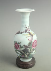 FAMILLE ROSE CELADON VASE WITH "PEACEFUL LIFE" DESIGN