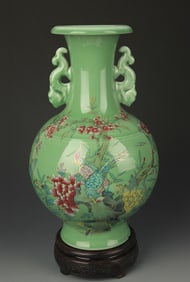 GREEN GROUND FAMILLE ROSE FLOWER PATTERN PORCELAIN VASE