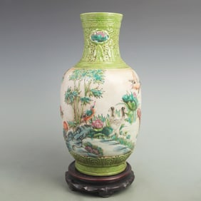 FAMILLE ROSE FLOWER AND BIRD PATTERN GUAN YIN STYLE BOTTLE