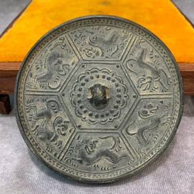 A SMALL DRAGON PATTERN ROUND MIRROR