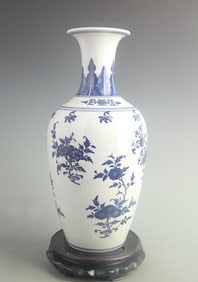 BLUE AND WHITE FLOWER PATTERN PORCELAIN VASE